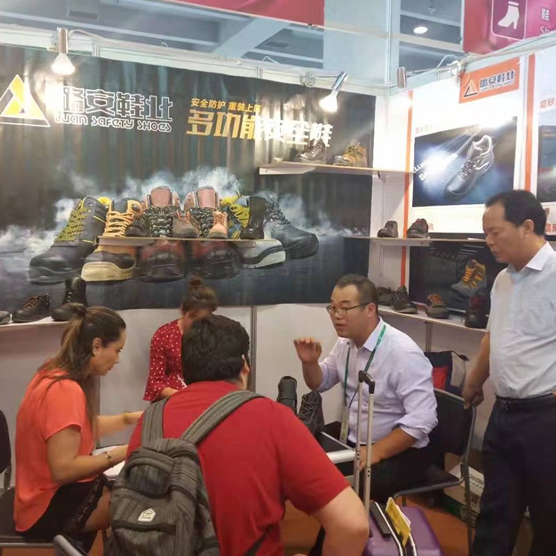 Embossed Cowhide Safety Shoes - Exhibition-4