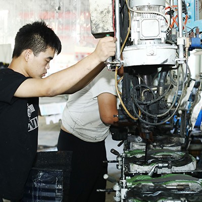 Suede Safety Shoes - Company Profile-3